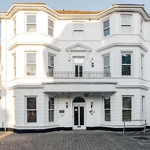 Spacious 2 Bedroom Flat Near And Town Centre Bournemouth