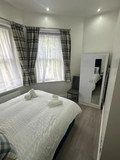 Apartment On The Beach Retreat Bournemouth