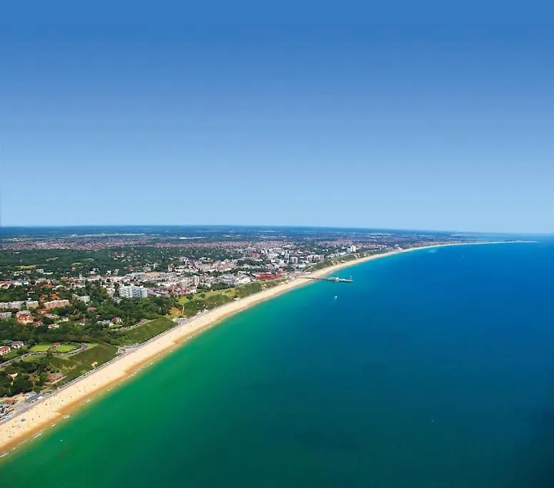 Apartment On The Beach Retreat Bournemouth